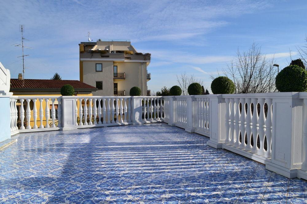 B And B Della Mimosa Дезенцано-дель-Гарда Экстерьер фото
