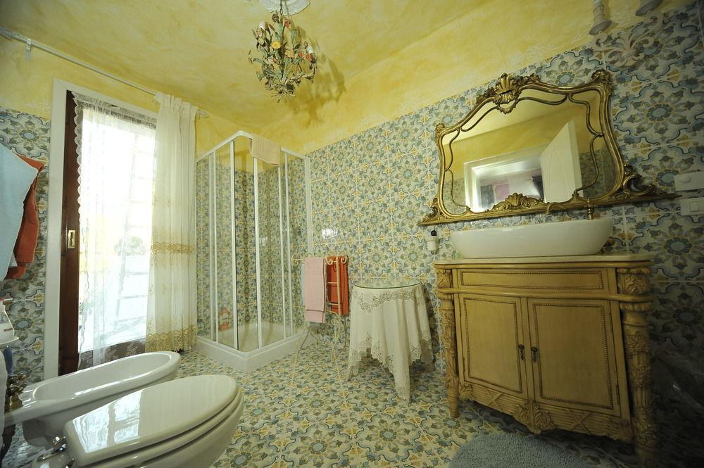 B And B Della Mimosa Дезенцано-дель-Гарда Экстерьер фото